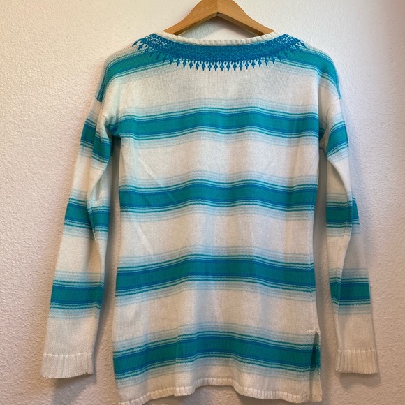 Vineyard Vines V-Neck Embroidered Tunic Top - Picture 4 of 7